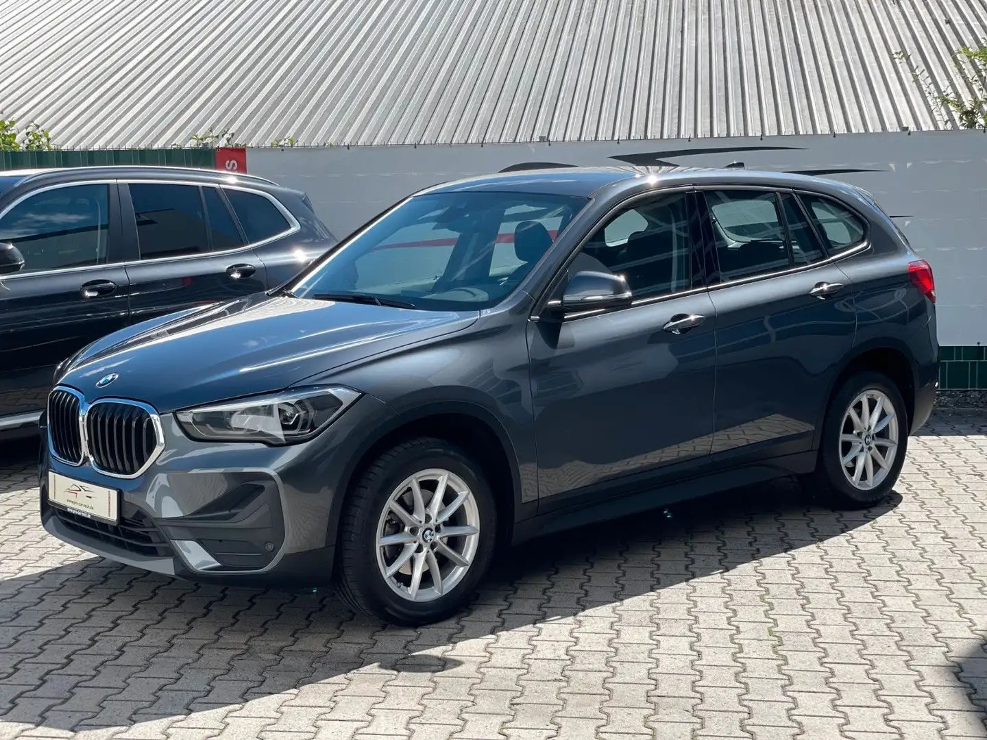 BMW X1 sDrive 18 d|Navi|LED|Sitzheizung|PDC| Grau - 1