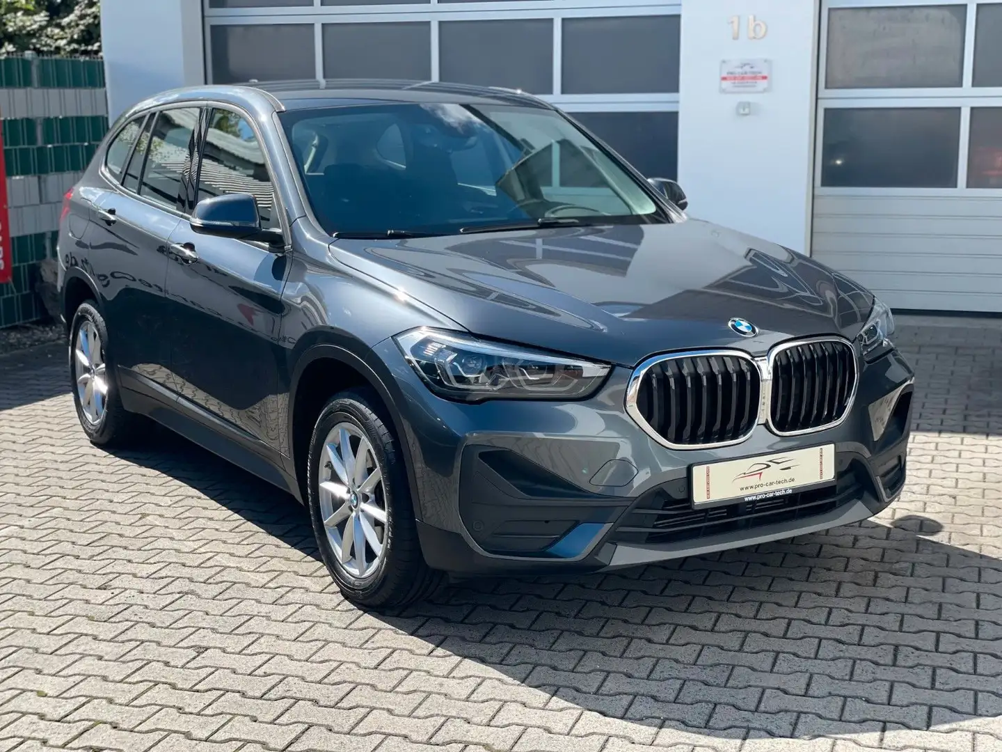 BMW X1 sDrive 18 d|Navi|LED|Sitzheizung|PDC| Grau - 2