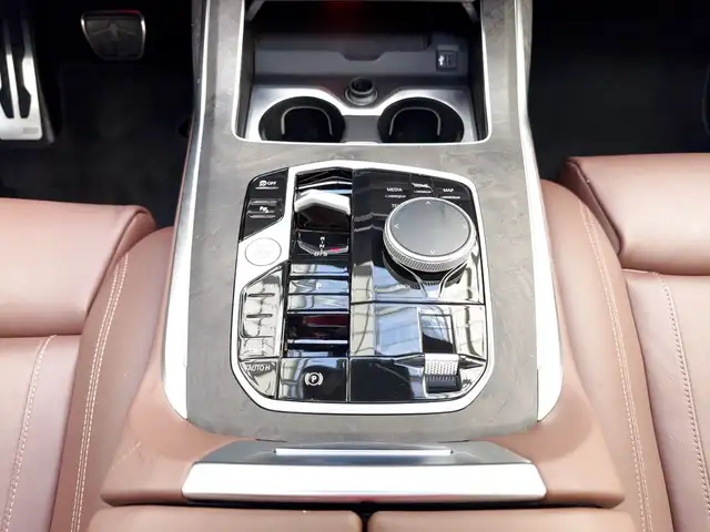 BMW X7 view 13