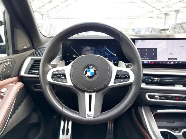 BMW X7 view 11