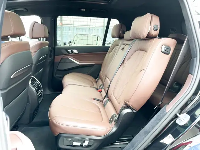 BMW X7 view 15