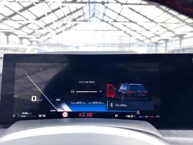 BMW X7 view 7