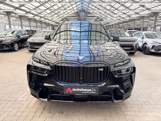 BMW X7 view 2