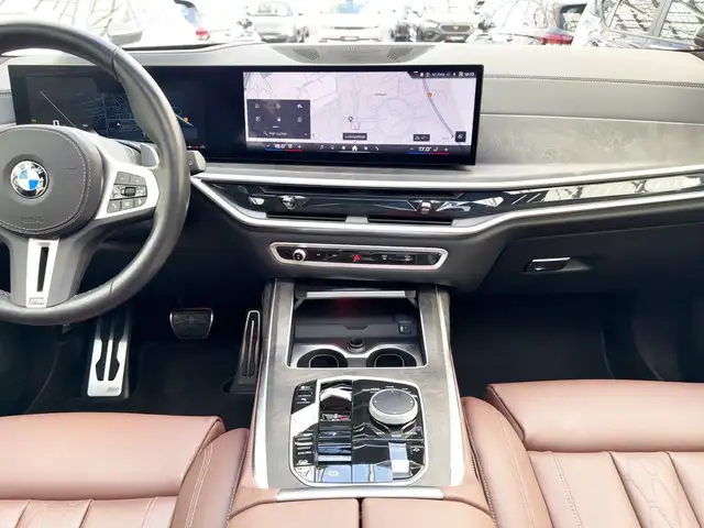 BMW X7 view 10