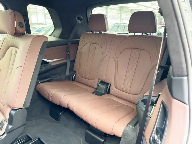 BMW X7 view 14