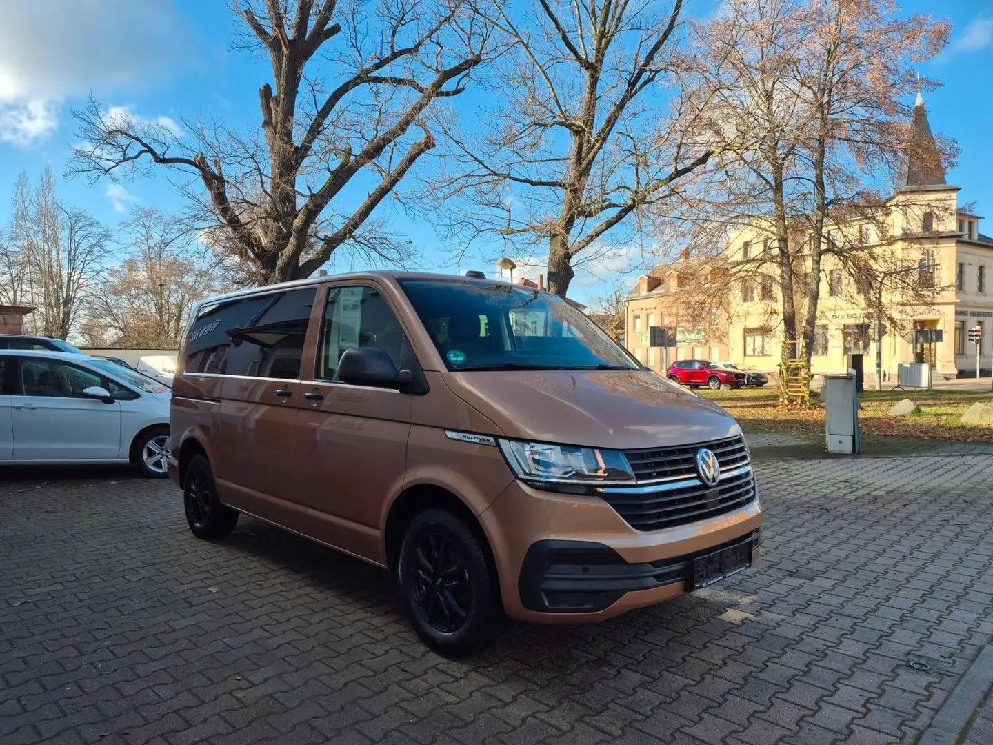 Volkswagen T6 Multivan T6.1,Multivan Family,Standhzg,7 Sitze Braun - 2