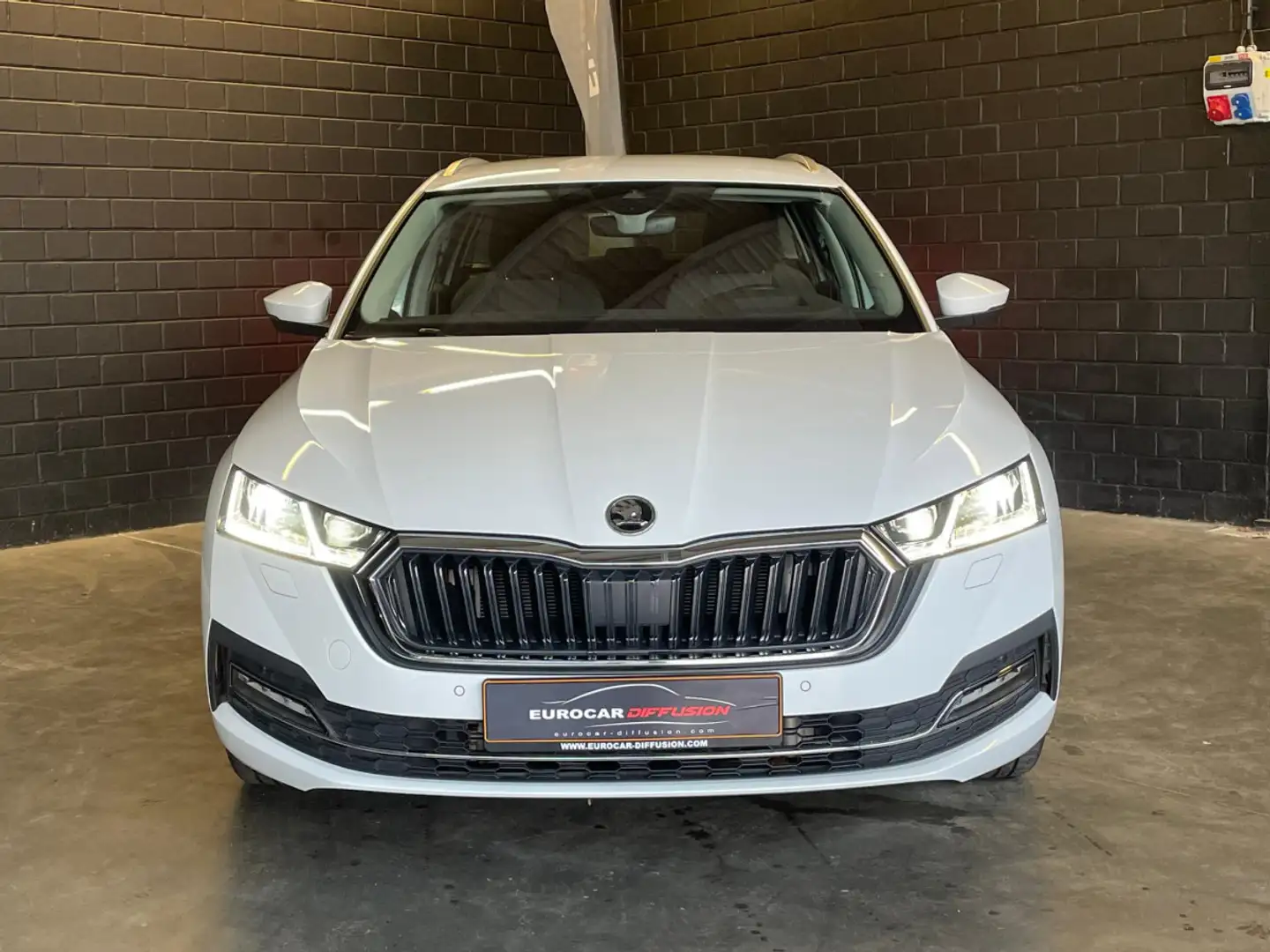 Skoda Octavia Combi Estate Style PHEV 204CV TSI iV DSG6 ** t Blanc - 2