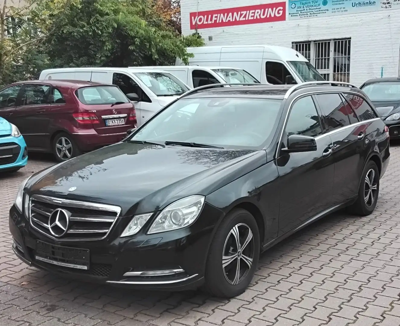 Mercedes-Benz E 200 E -Klassel 200 CDI BlueEffi Automatikgetri Noir - 1