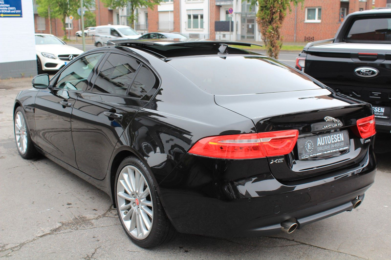 Jaguar XE 25t+PANORAMA+KAMERA+AHK+NAVI+LEDER — photo 9