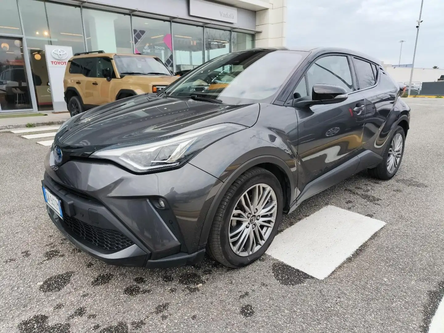 Toyota C-HR 2.0 Hybrid E-CVT Lounge Grigio - 1