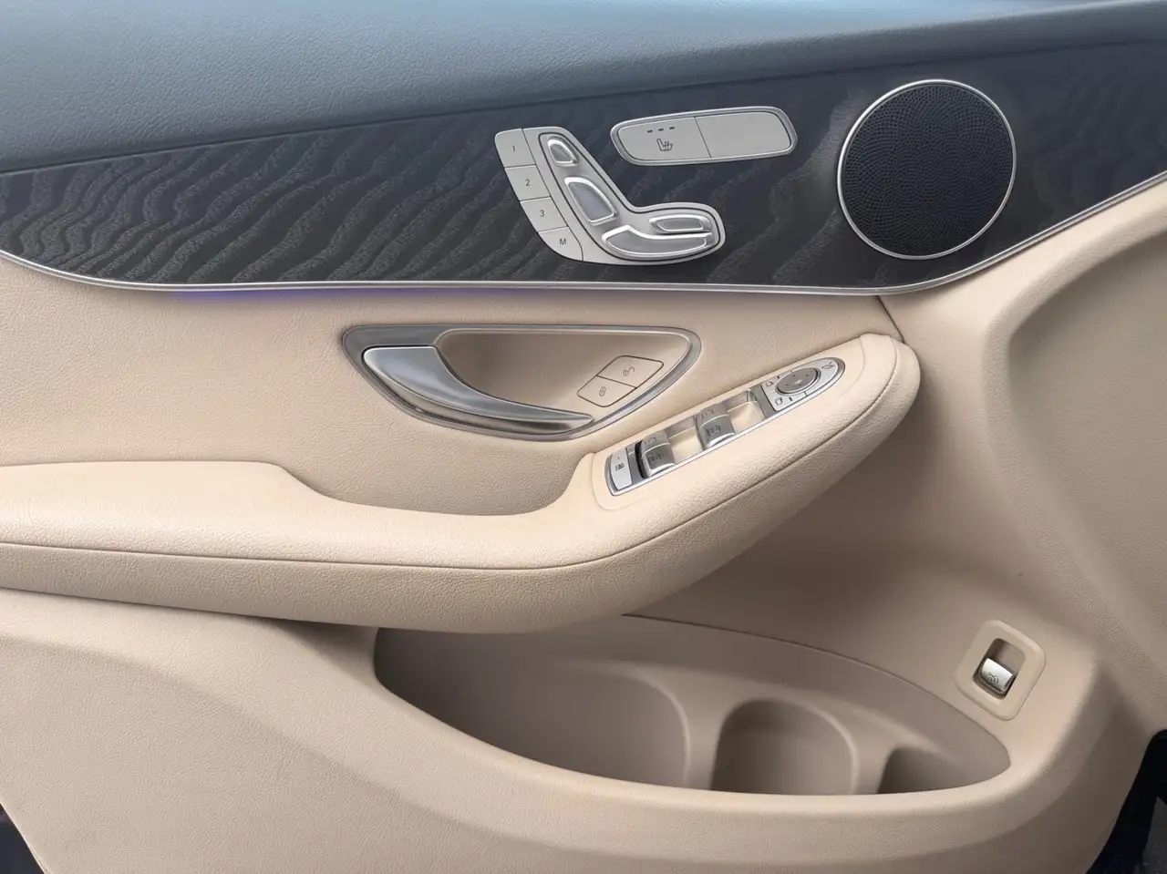 Mercedes-Benz GLC photo Mercedes-Benz GLC