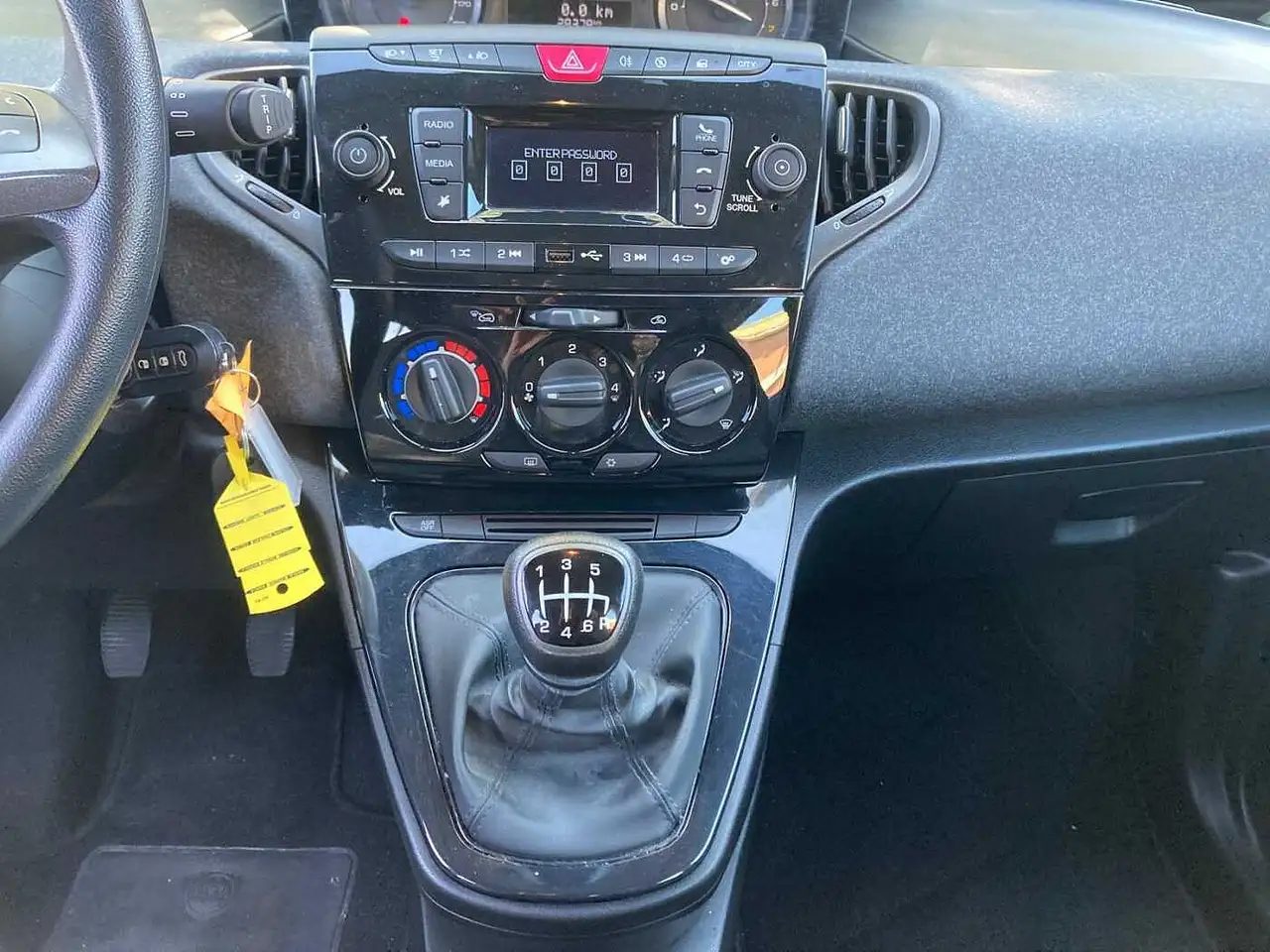 Lancia Ypsilon 2023 — фото 13