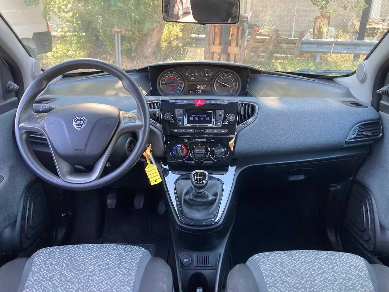 Lancia Ypsilon 2023 — фото 11