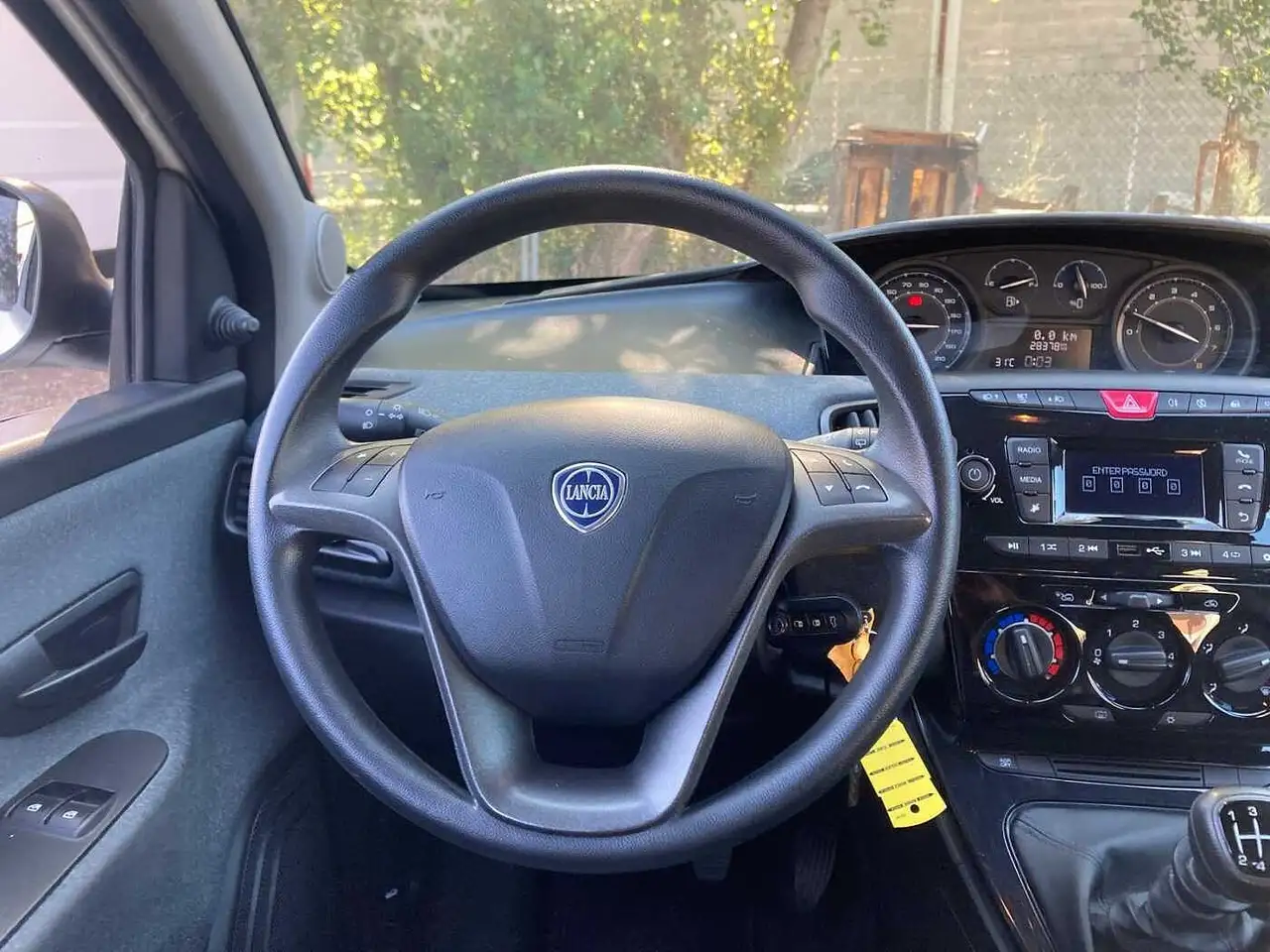 Lancia Ypsilon 2023 — фото 12