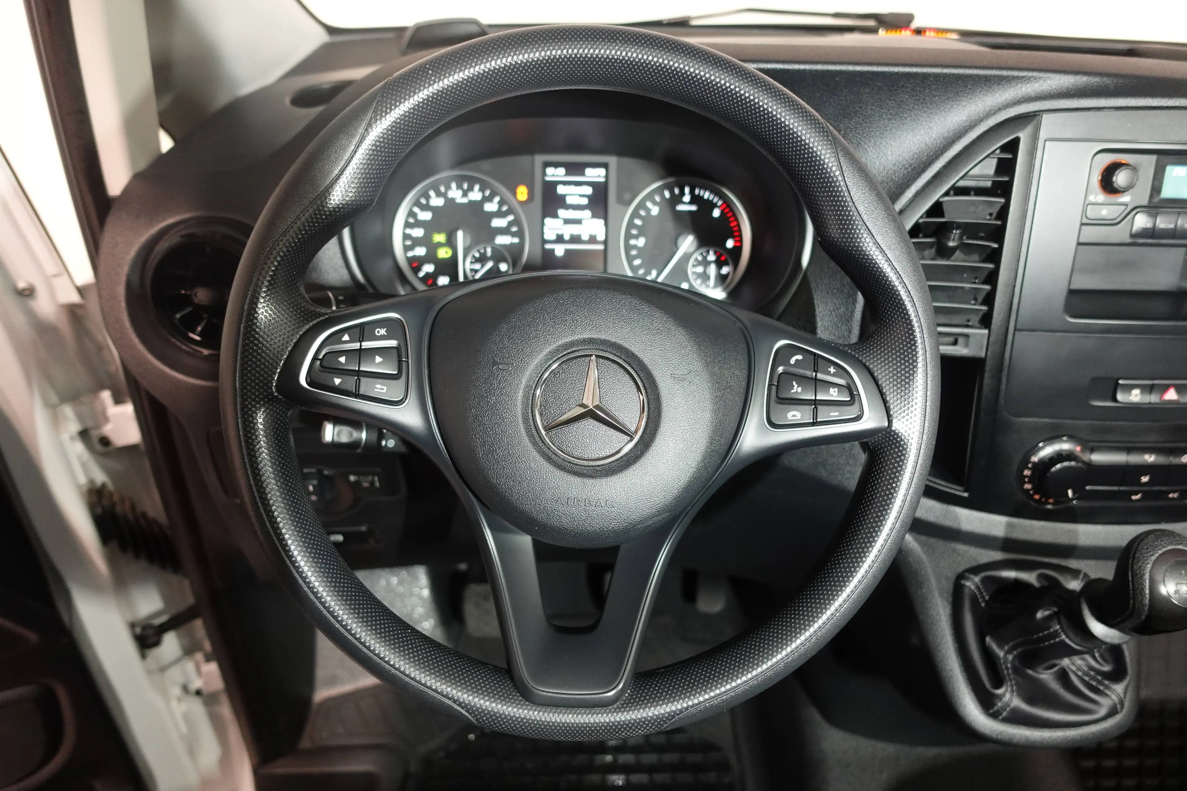 Mercedes-Benz Vito 110 CDI RWD lang Klima Tempomat PDC 1. Hand TÜV neu — photo 15