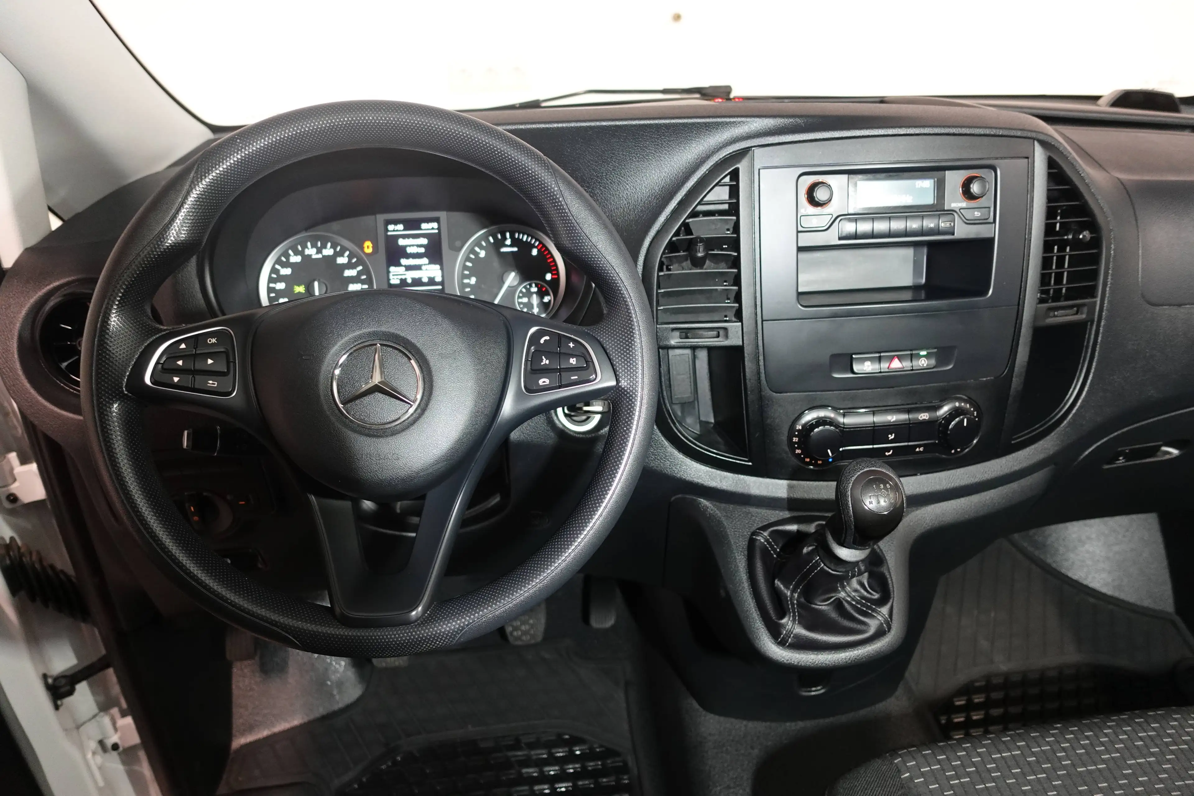 Mercedes-Benz Vito 110 CDI RWD lang Klima Tempomat PDC 1. Hand TÜV neu — photo 14