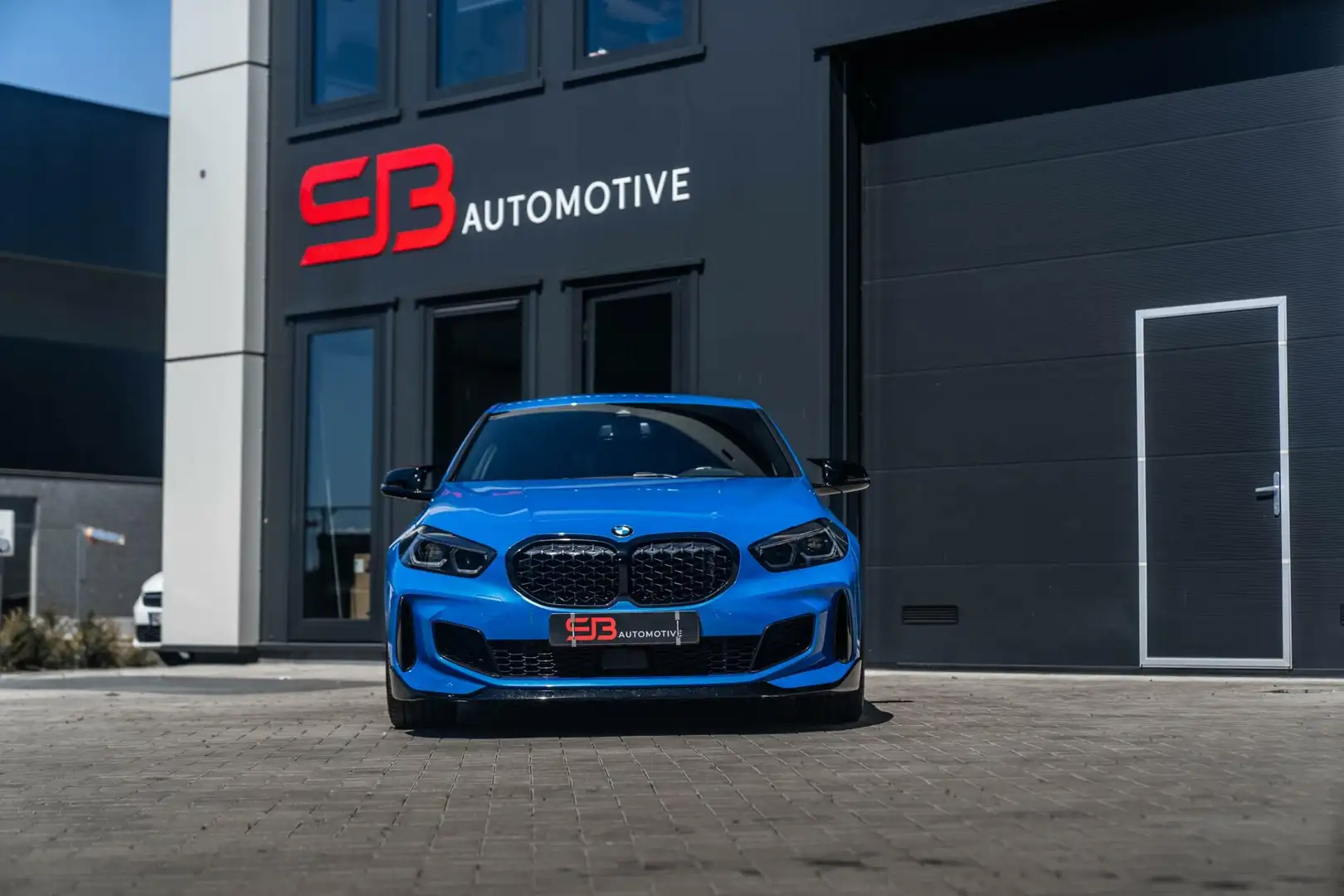 BMW 135 1-serie M135i xDrive Business Edition Plus Blauw - 2