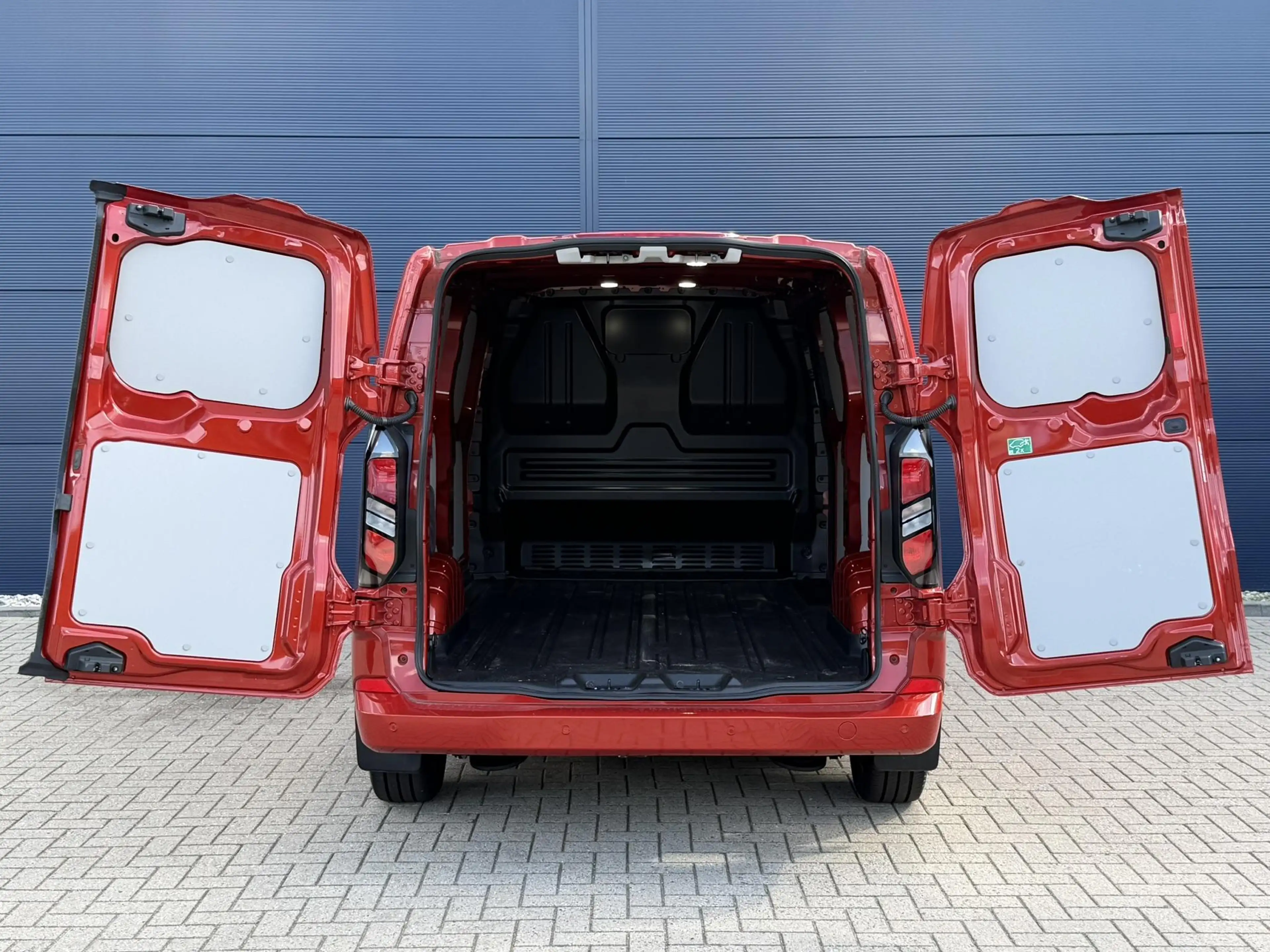 Ford Transit Custom 320 2.5 PHEV L2H1 Limited | Achteruitrijcamera | D — photo 8