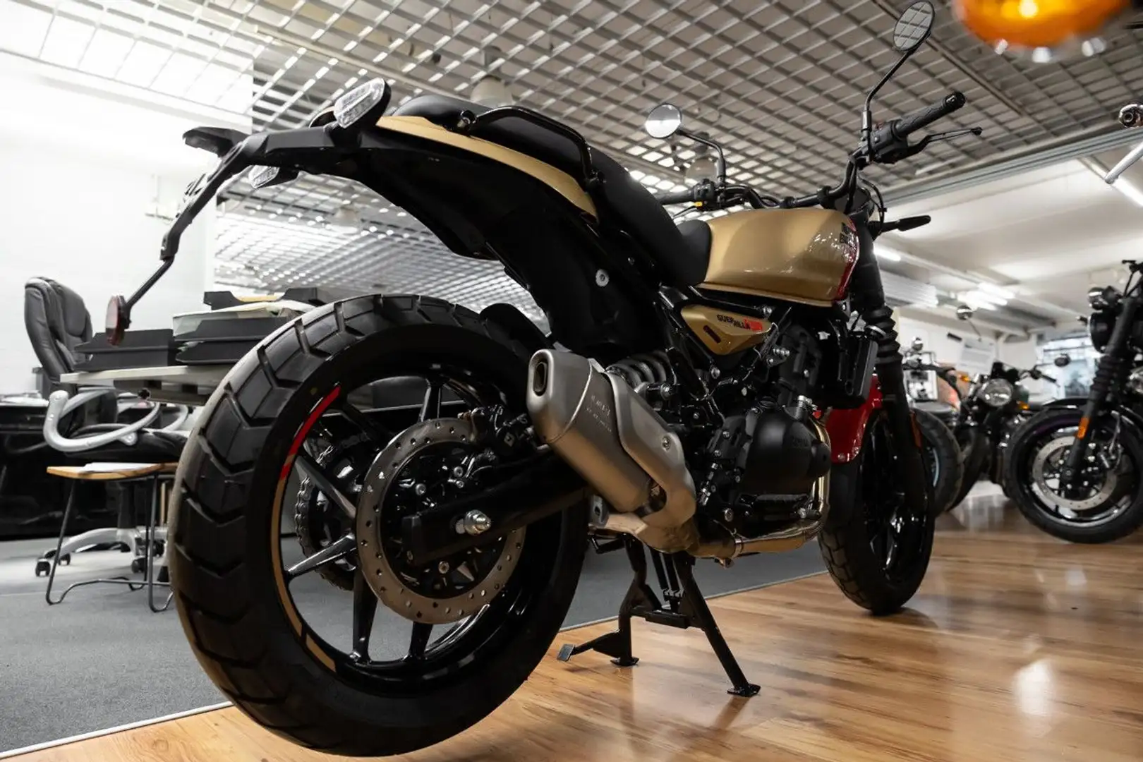 Royal Enfield Guerrilla 450 ABS, sofort lieferbar Gold - 2