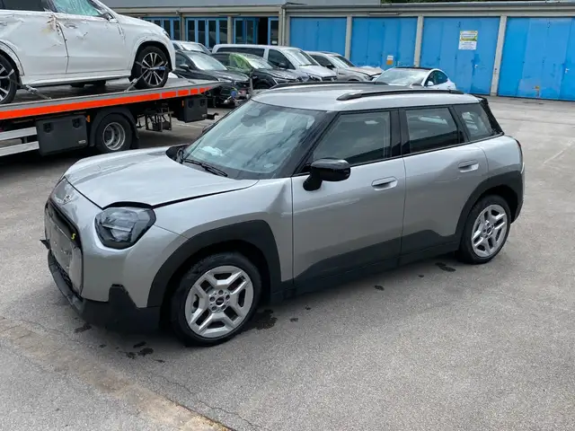 MINI Aceman SE Essential Trim