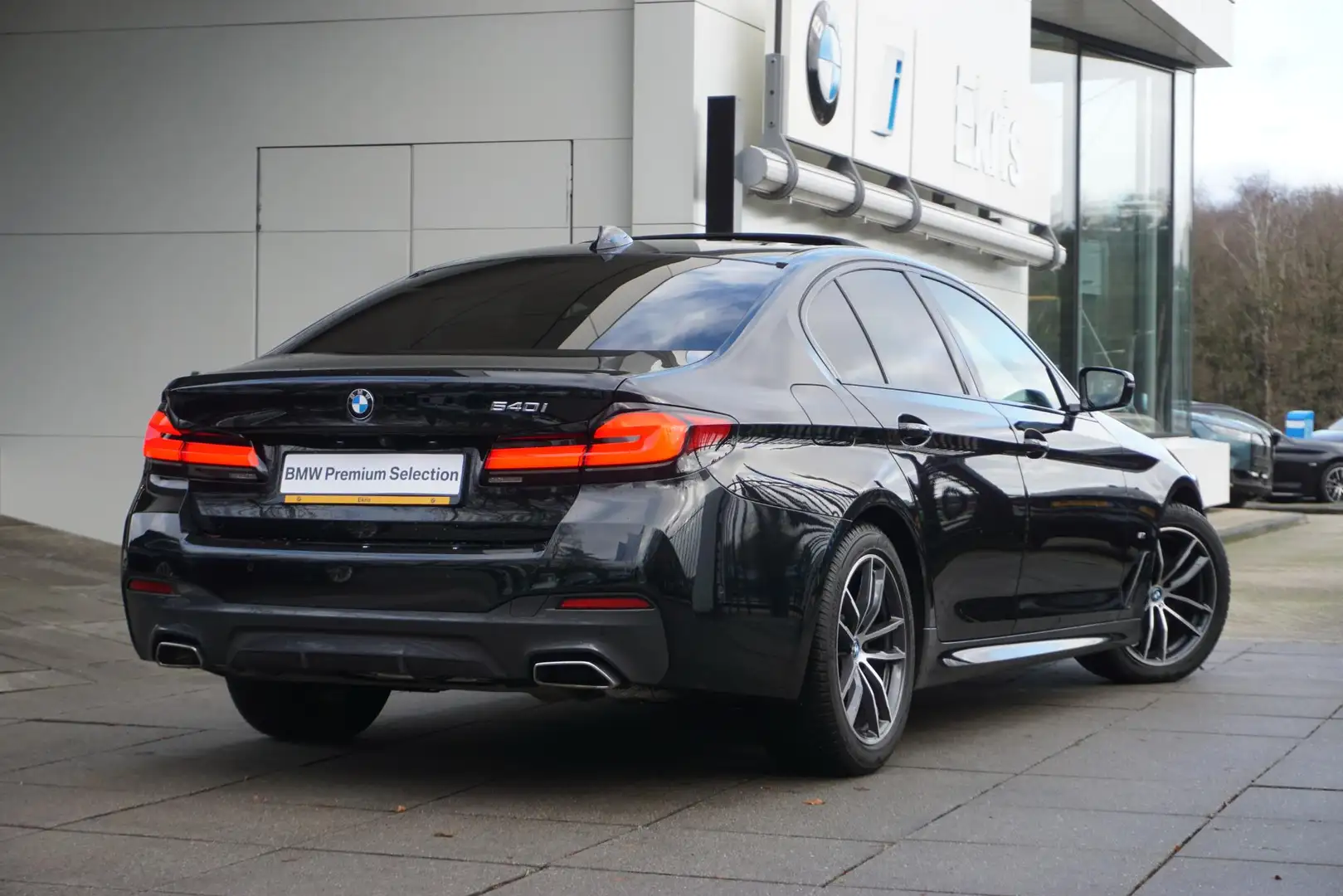 BMW 540 5 Serie 540i M Sportpakket l High Executive l Lase Nero - 2