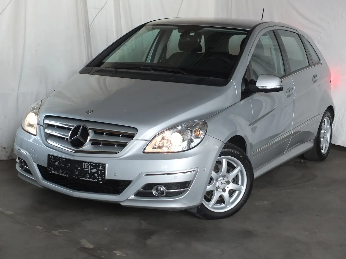 Mercedes-Benz B 200 AUTOTRONIC COMAND PARCTRONIC AHK TEMPOMAT Plateado - 1