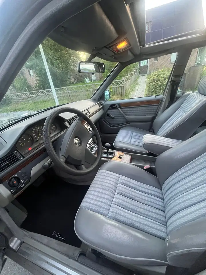 Mercedes-Benz E 300, foto 3