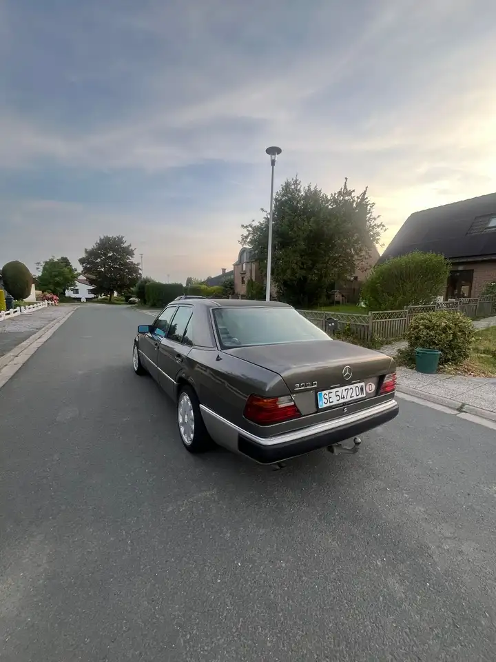 Mercedes-Benz E 300, foto 2