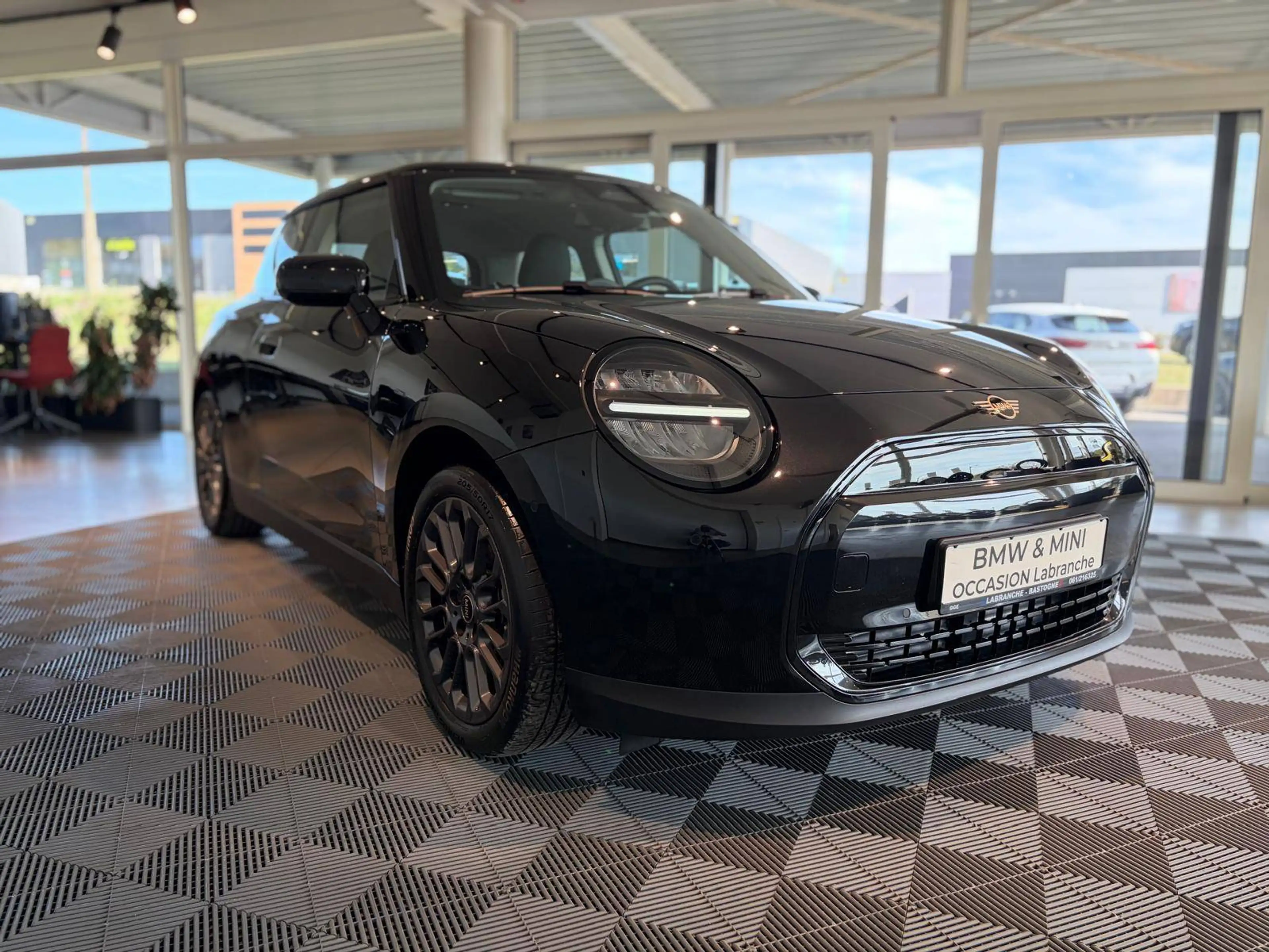 MINI Cooper SE e-Mini 54.2 kWh / LEDS / CAMERA / CAR-PLAY — photo 3