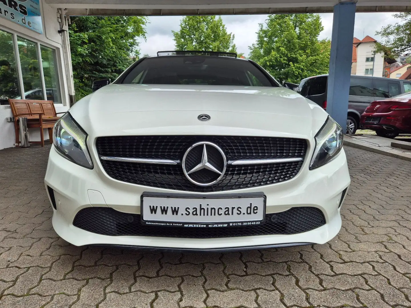 Mercedes-Benz A 250 BlueEfficiency LED/PANO/NAVI/PDC Weiß - 2