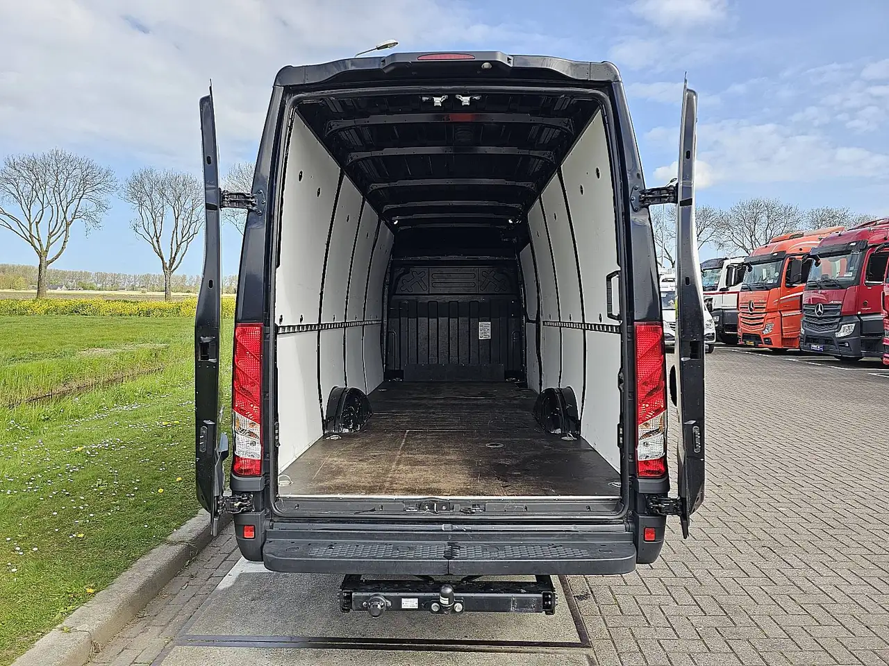Iveco Daily 2022 — фото 13