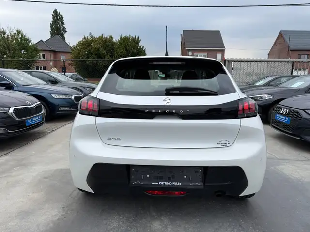 Peugeot 208 view 6