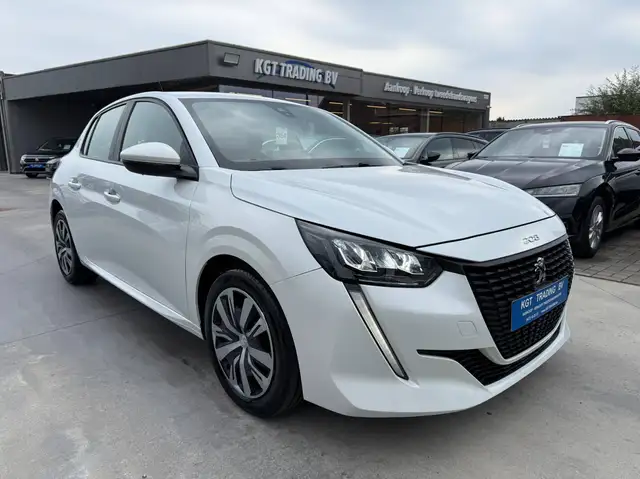 Peugeot 208 view 3