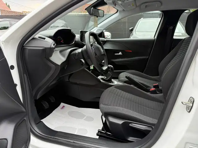Peugeot 208 view 13