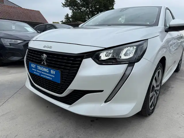 Peugeot 208 view 10