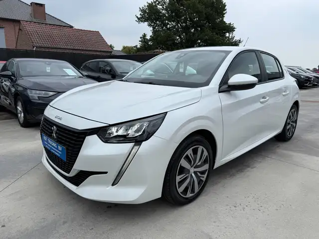 Peugeot 208 view 9