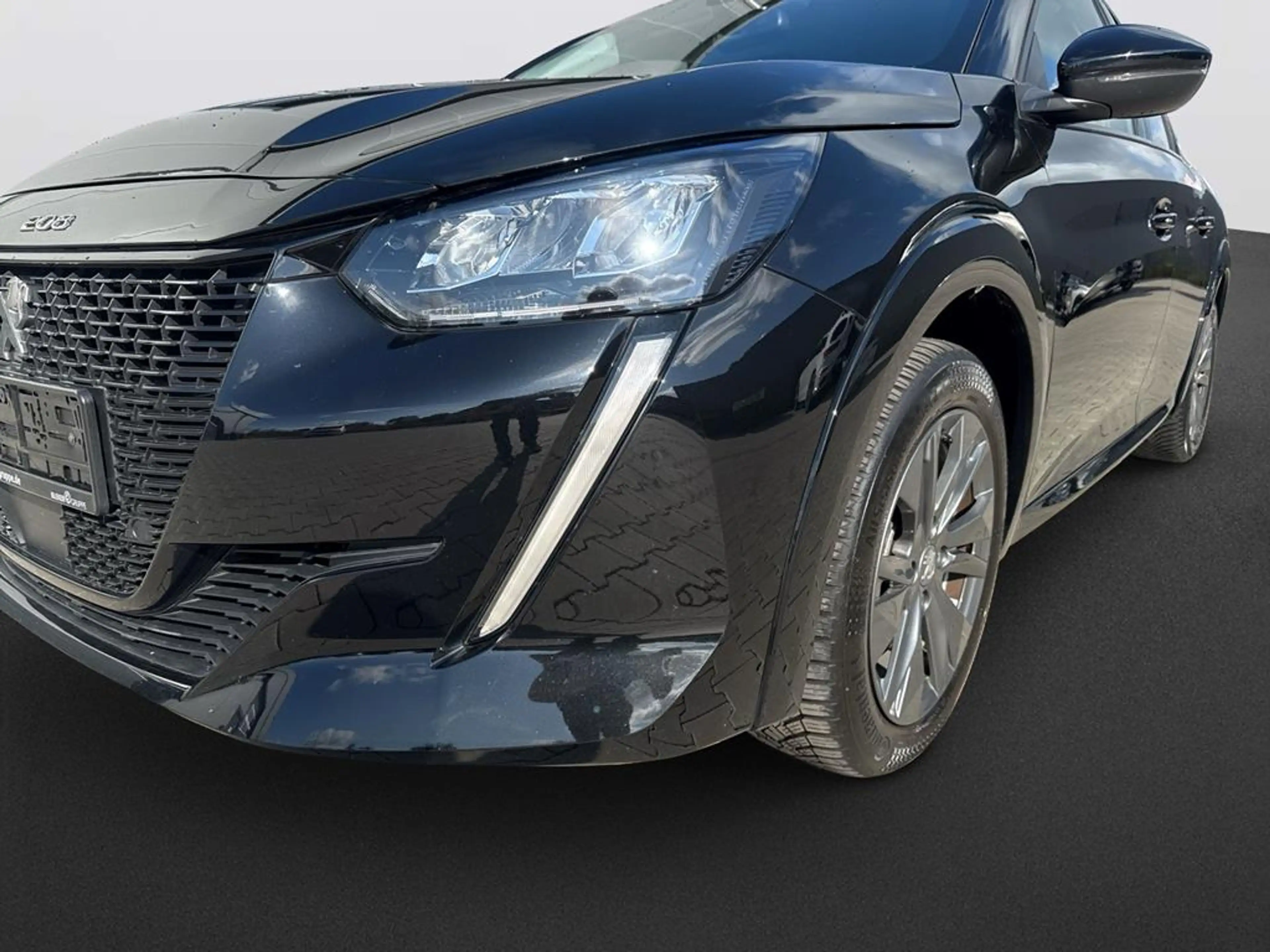 Peugeot 208 e-208 136 Allure Pack — photo 9