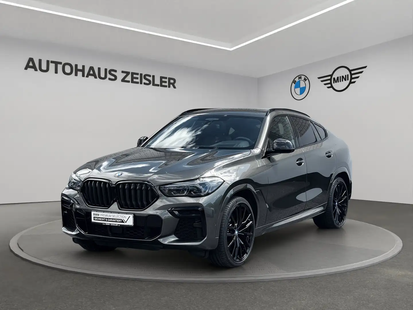 BMW X6 M50i Head-Up AHK Komfortsitze PanoDach Grau - 1