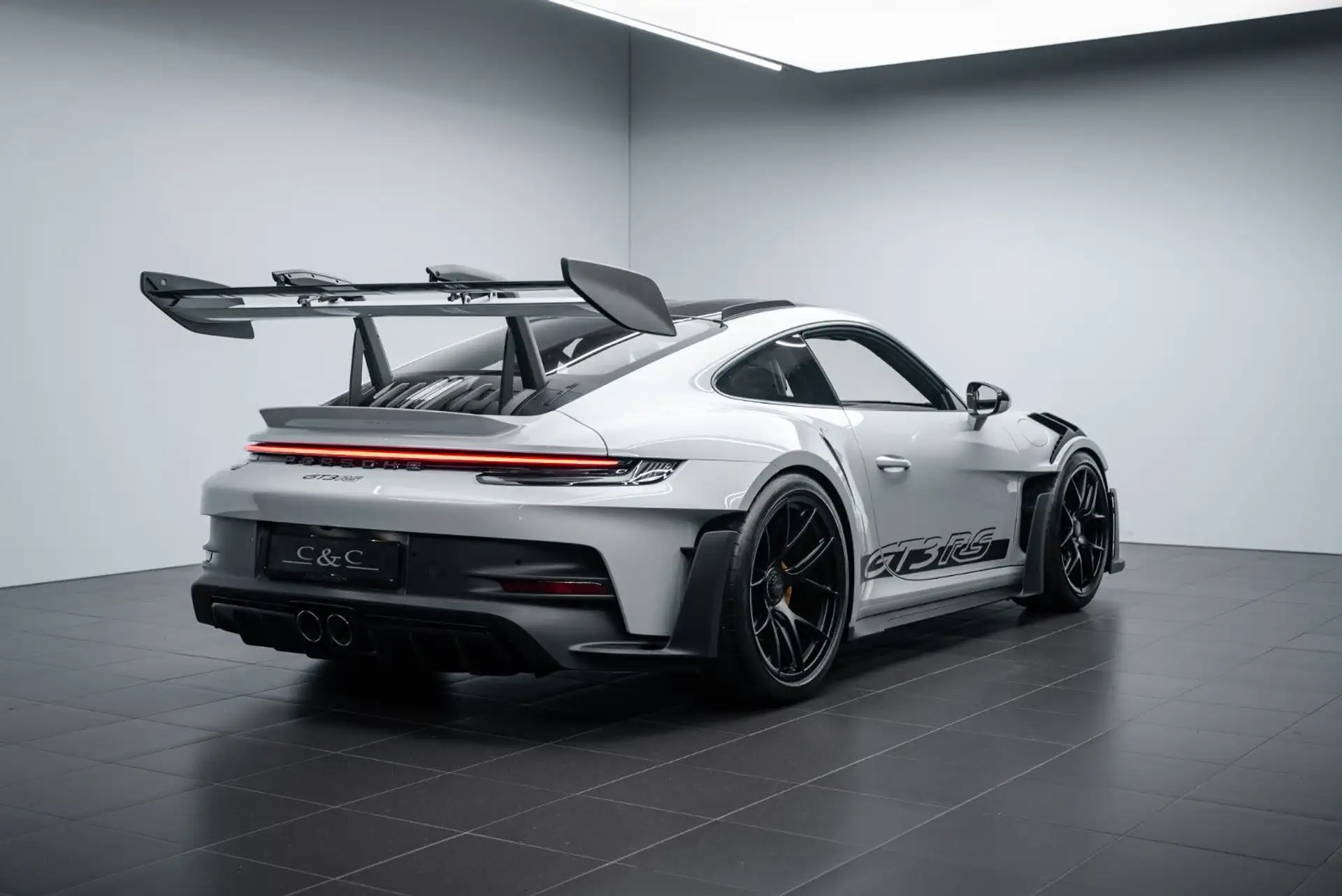 포르쉐 911 GT3 RS 2024 흰색 사진 2