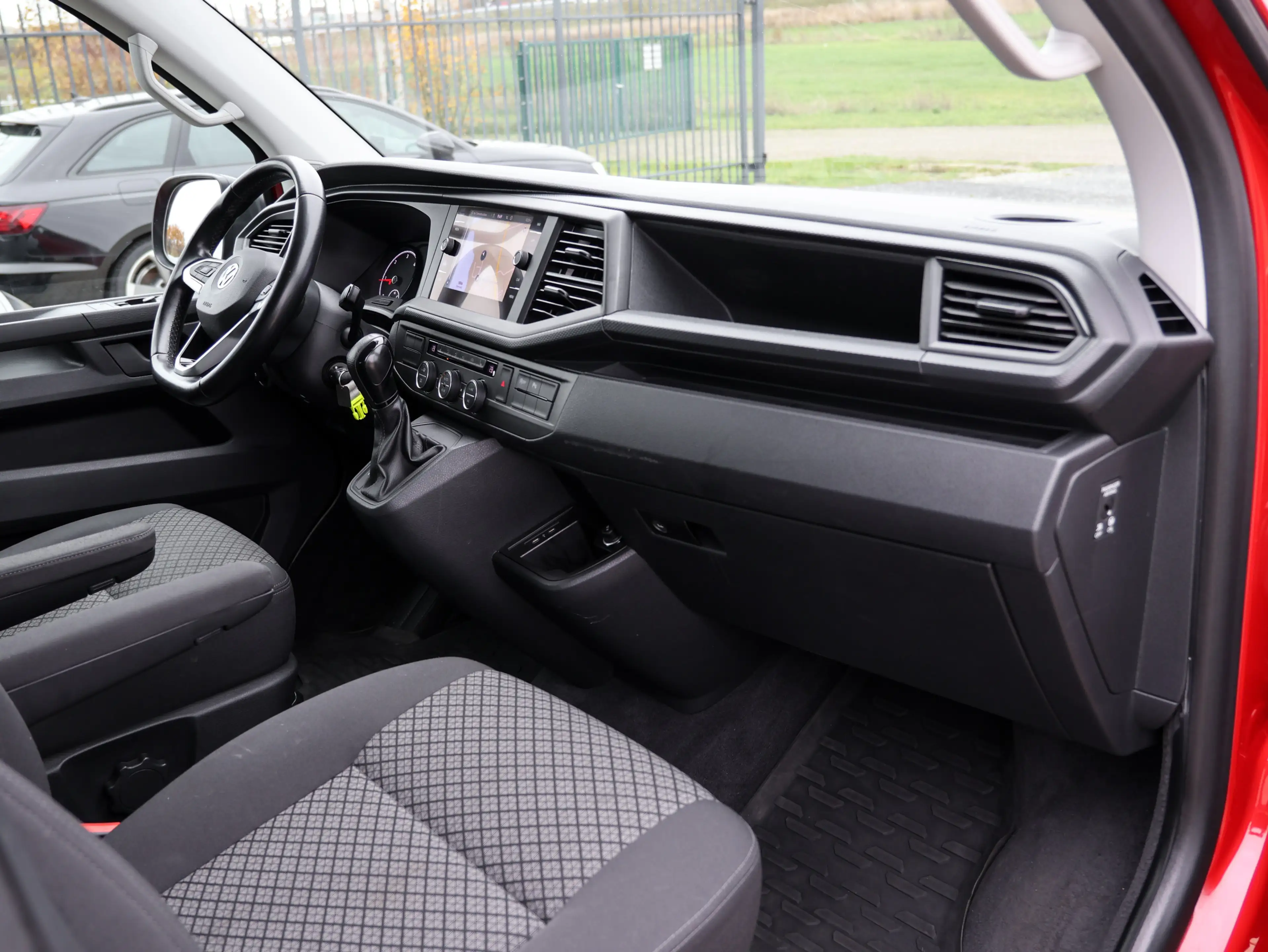 Volkswagen T6.1 Multivan 2.0 TDI DSG Family - NAVI KAMERA — photo 13
