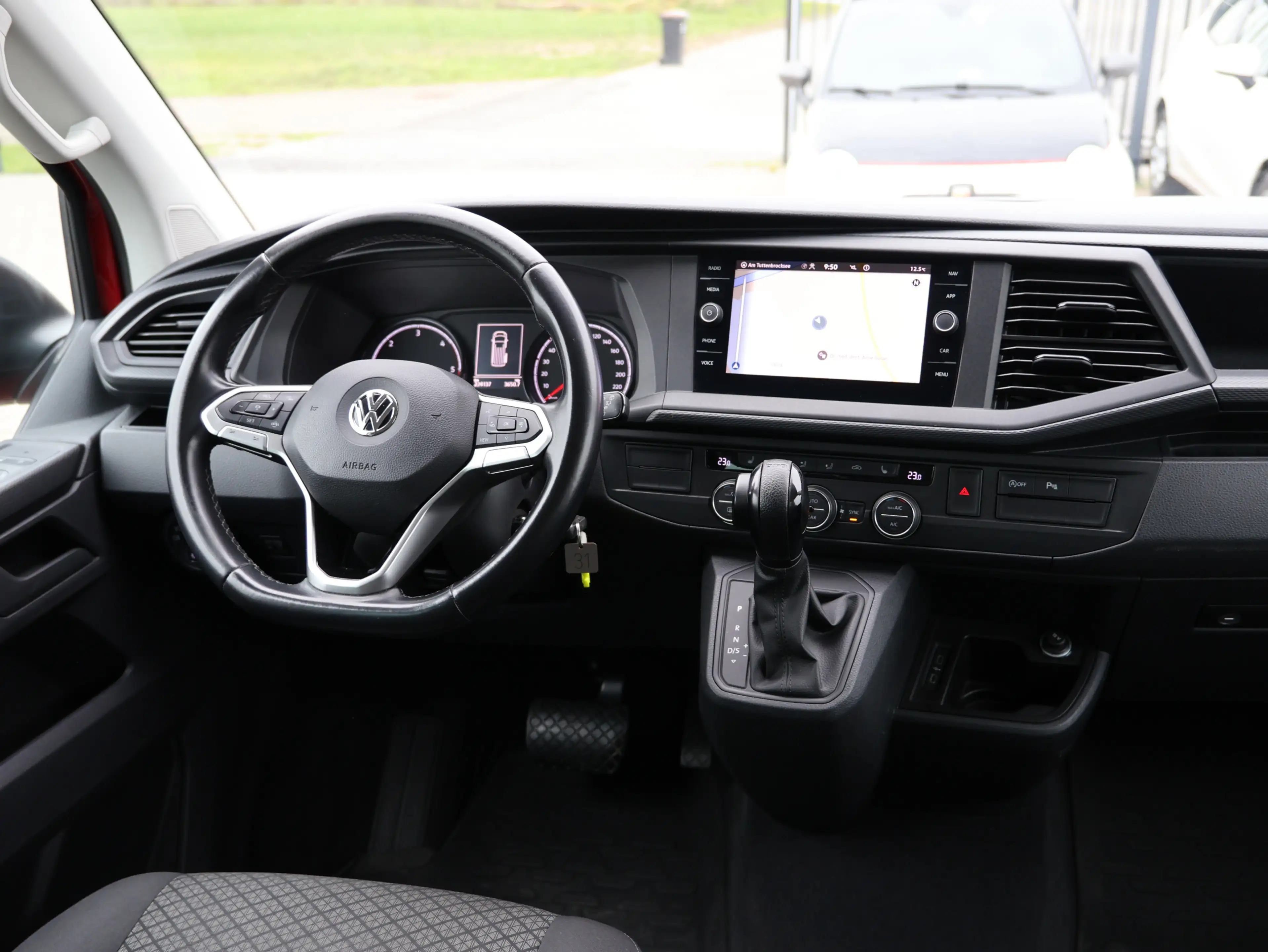 Volkswagen T6.1 Multivan 2.0 TDI DSG Family - NAVI KAMERA — photo 14
