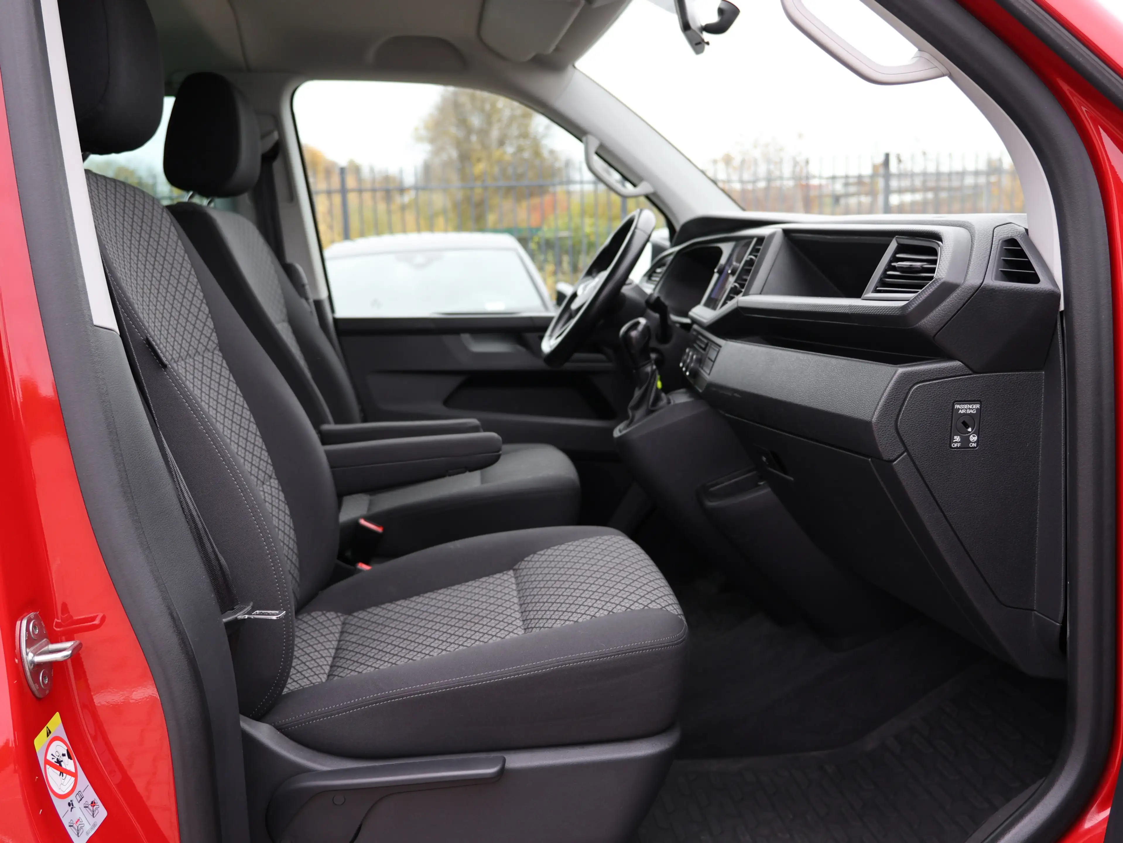 Volkswagen T6.1 Multivan 2.0 TDI DSG Family - NAVI KAMERA — photo 12