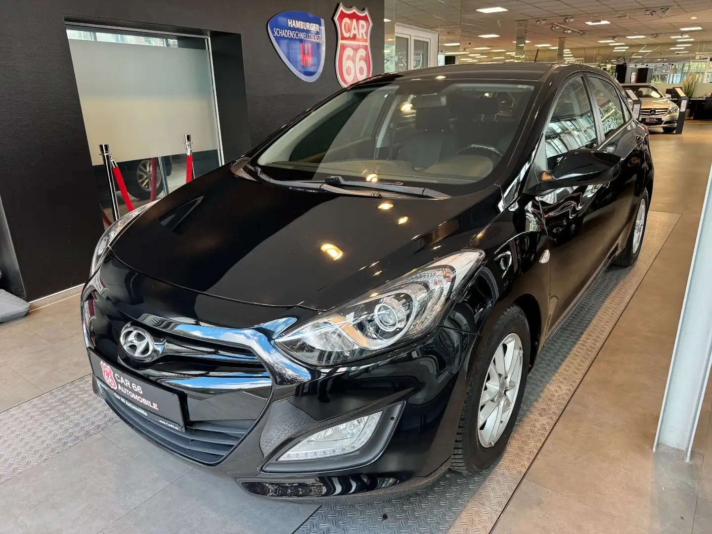 Hyundai i30 FIFA World Cup Edition / TÜV NEU Schwarz - 1