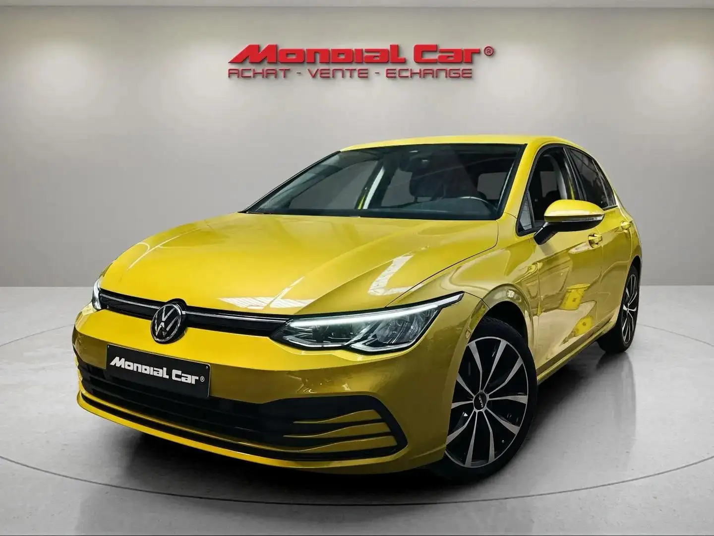 Volkswagen Golf 1.0 TSI Life OPF Geel - 1