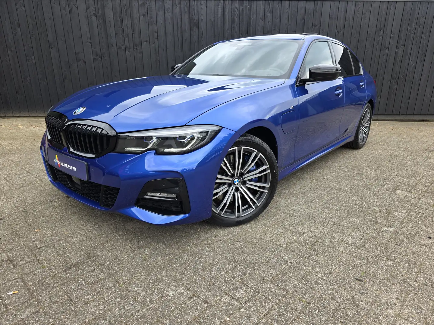 BMW 330 3-serie 330e High Executive M-Sport Blauw - 1
