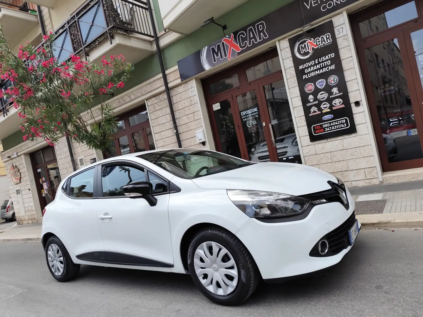 Renault Clio 1.5 dCi 75CV DIESEL NAVI Weiß - 1