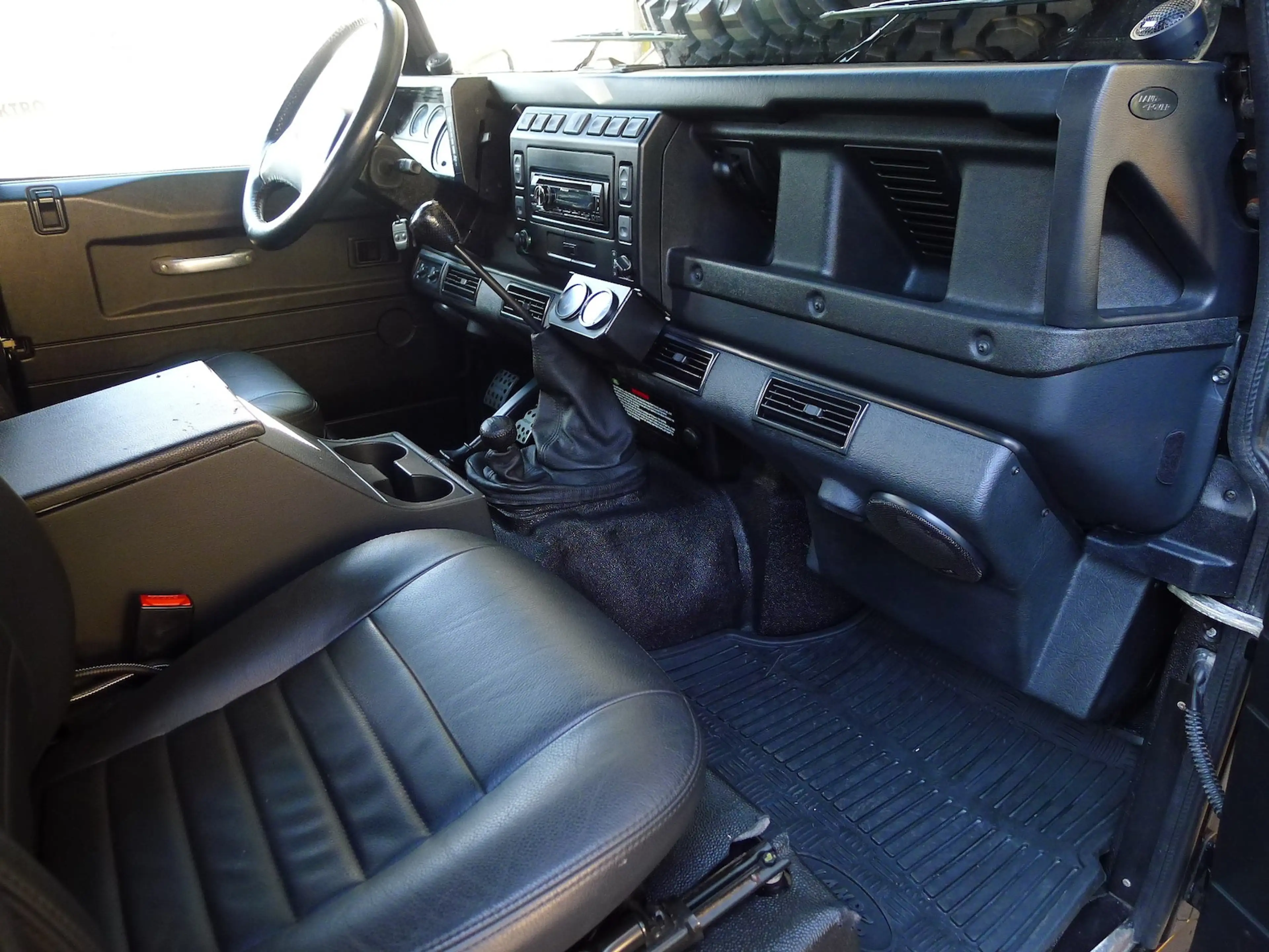 Land Rover Defender 90 TD5 Soft Top original Cabrio Two — photo 8