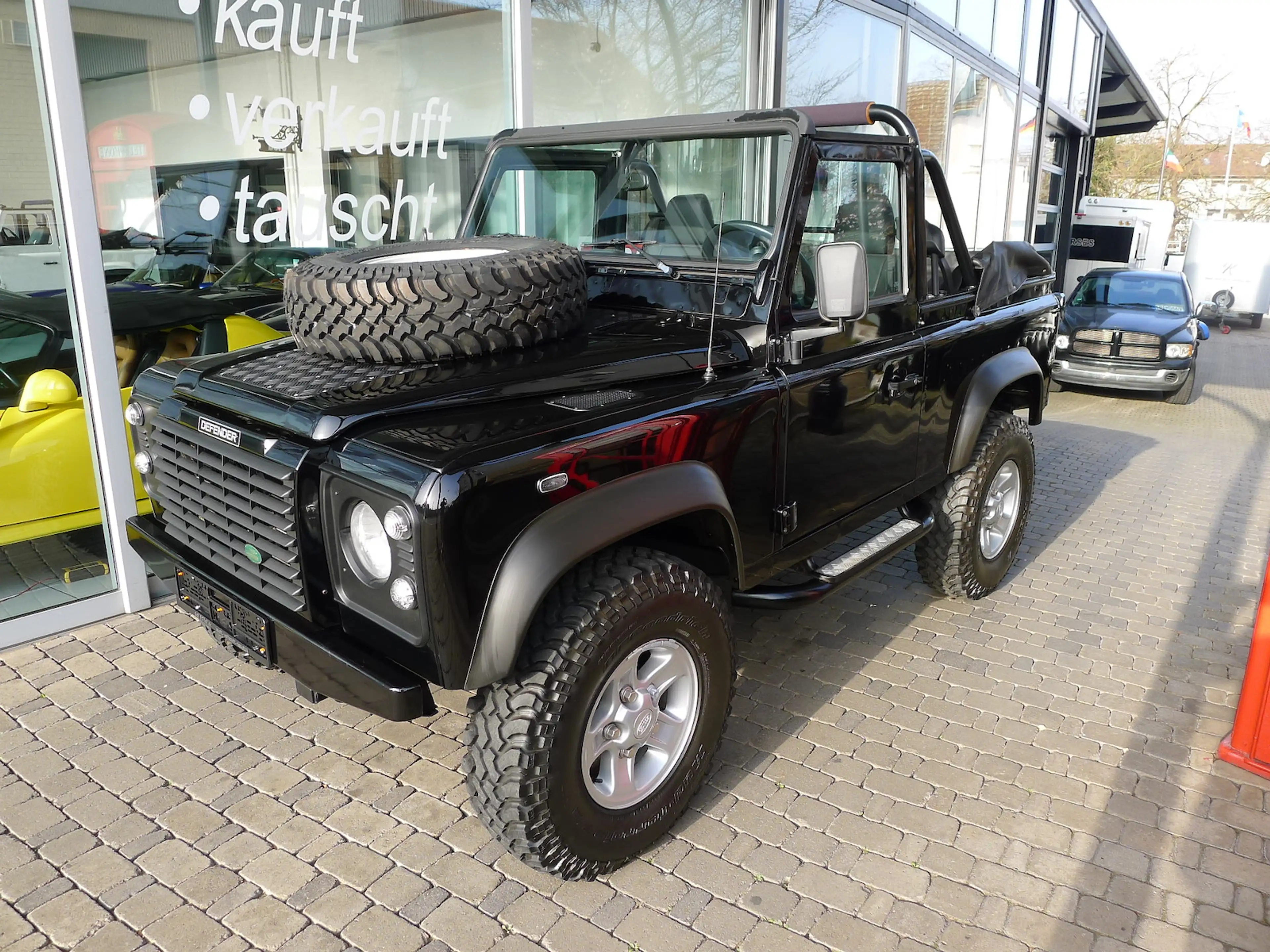 Land Rover Defender 90 TD5 Soft Top original Cabrio Two — photo 2