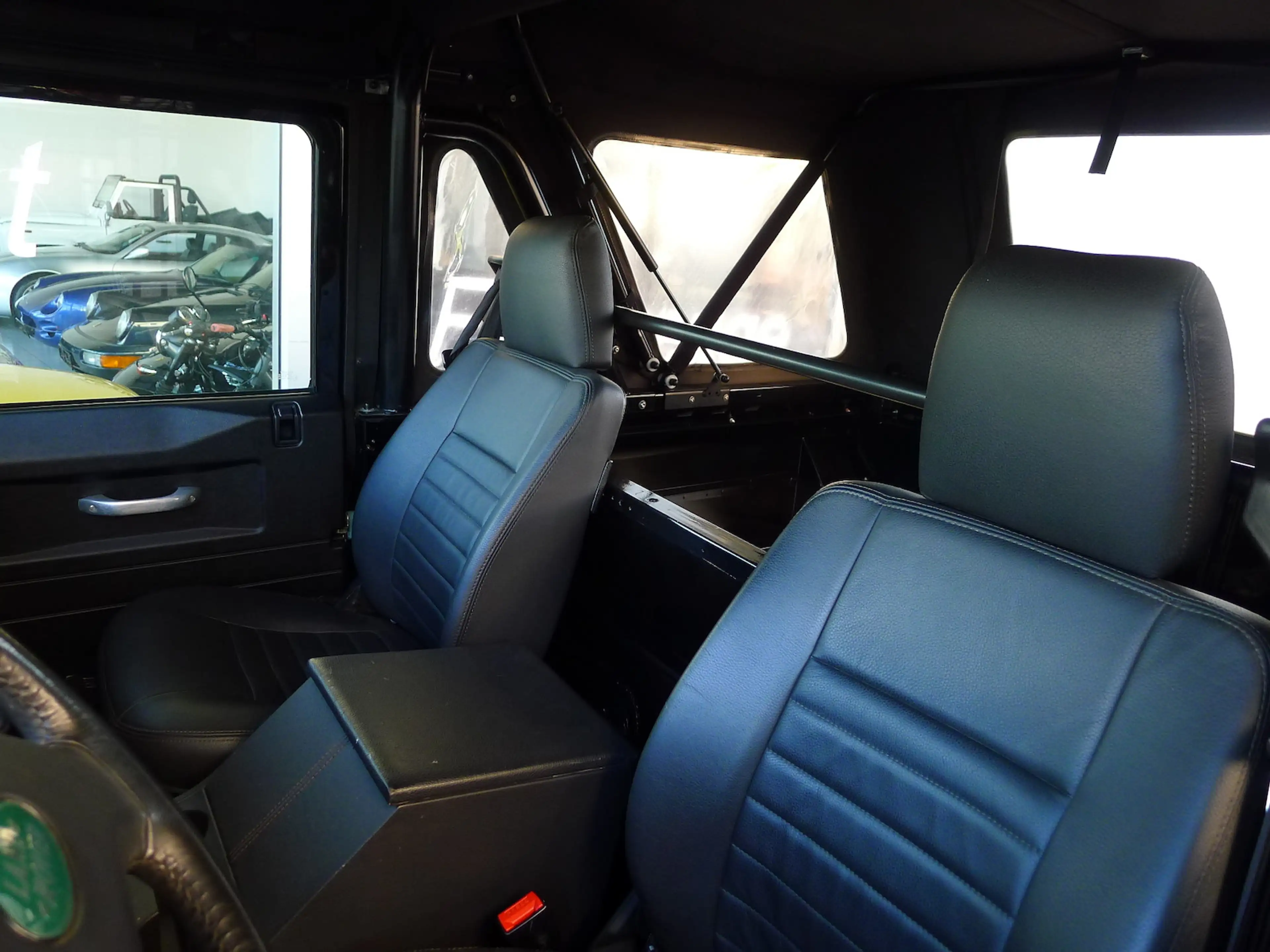 Land Rover Defender 90 TD5 Soft Top original Cabrio Two — photo 7