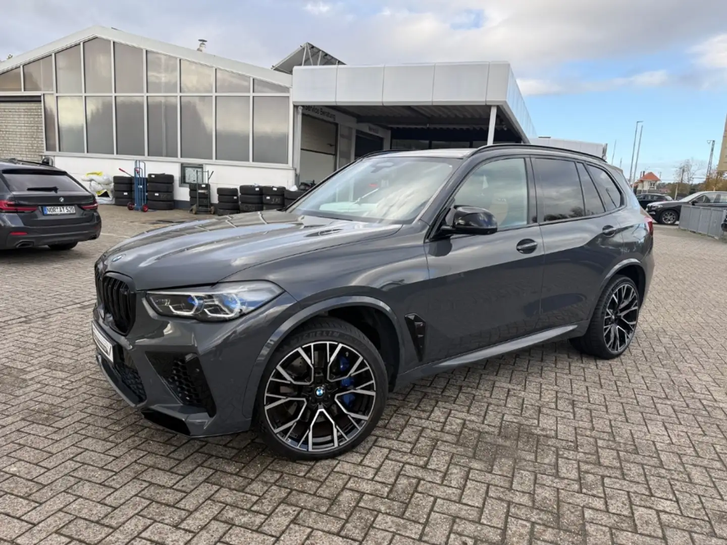 BMW X5 M Comp. AHK B&W Pano Softclose Driv. Pack. DAP Laser Gris - 1